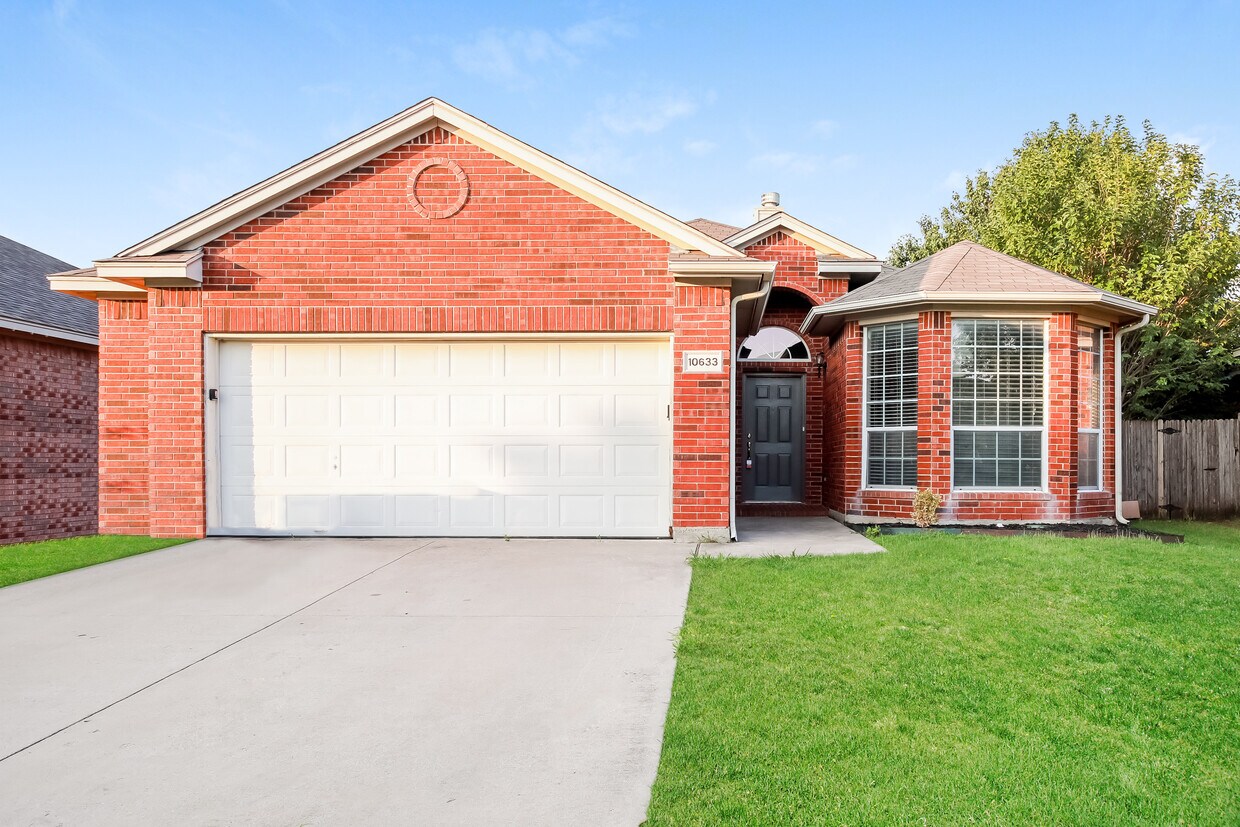 Primary Photo - 10633 Fossil Hill Dr