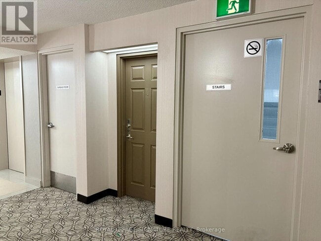 Building Photo - 309 Major Mackenzie Dr E