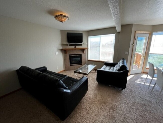 Building Photo - 592 Meadow Wood Cir