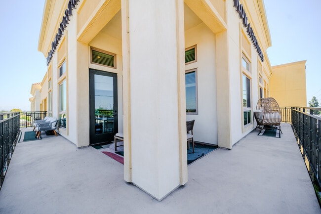 Building Photo - Bolsa Row Apartments