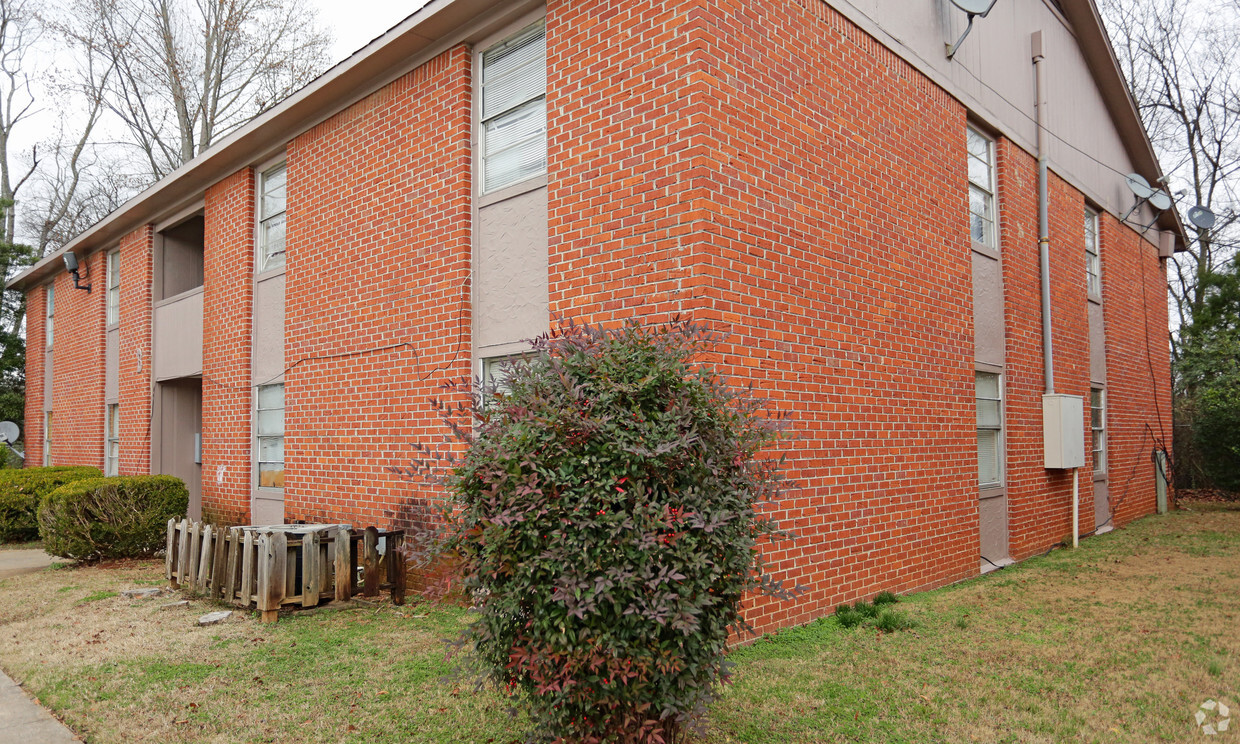 Building Photo - Hacienda Apartments