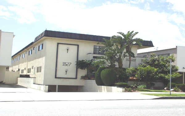Building Photo - 3527 Mentone Ave
