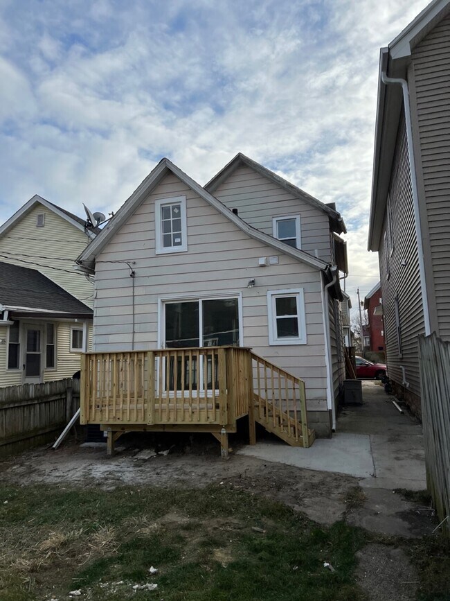 911 Rhomberg Ave, Dubuque, IA 52001 House Rental in Dubuque, IA