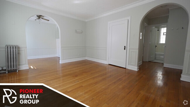 Building Photo - 546 W Surf St
