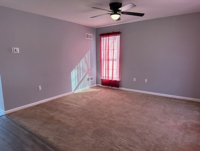 Foto del edificio - 54 Woodmyre Ln