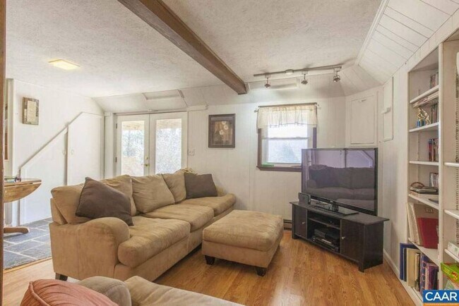 Building Photo - 4 Bed / 2 Bath Single Family Available 9/1