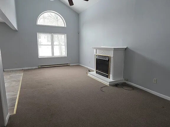 Foto del edificio - Spacious 4-bedroom, 2-bathroom contemporary home is available for rent