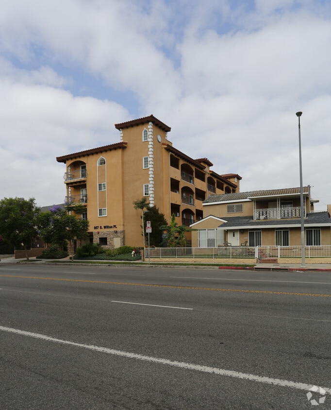957 S Wilton Pl, Los Angeles, CA 90019 Apartments in Los Angeles, CA