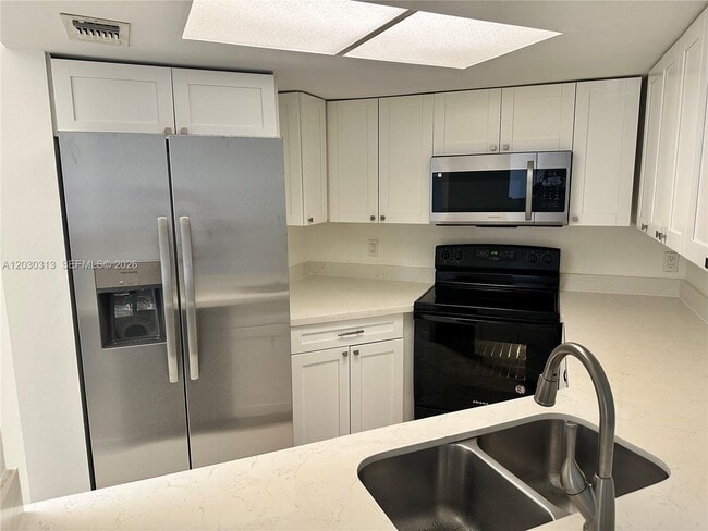 Building Photo - 9607 SW 138th Ave