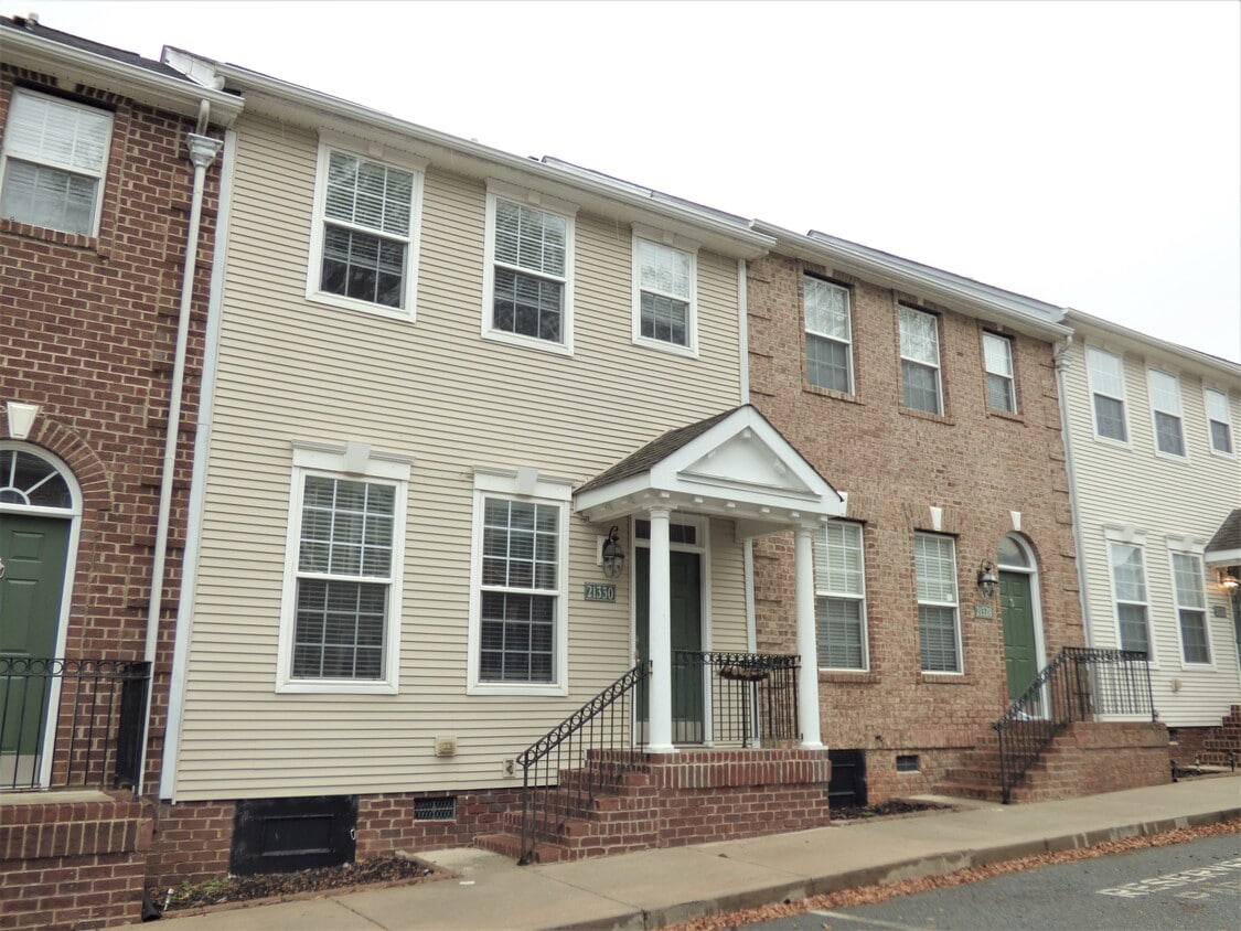 21330 Pine St, Cornelius, NC 28031 Townhome Rentals in Cornelius NC