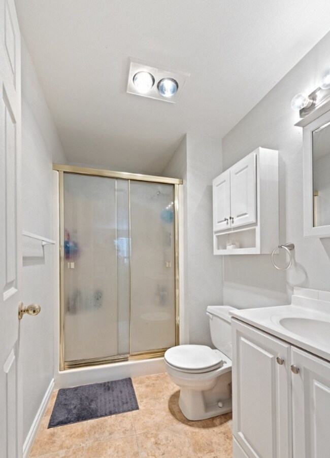 Building Photo - Updated 3 Bedroom 2 Bathroom on Large Corn...