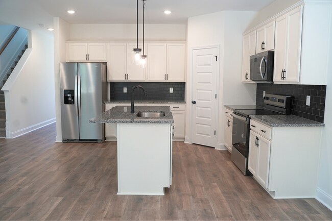 Foto del edificio - MOVE IN READY -3 Bed, 2.5 Bath 1 car garag...