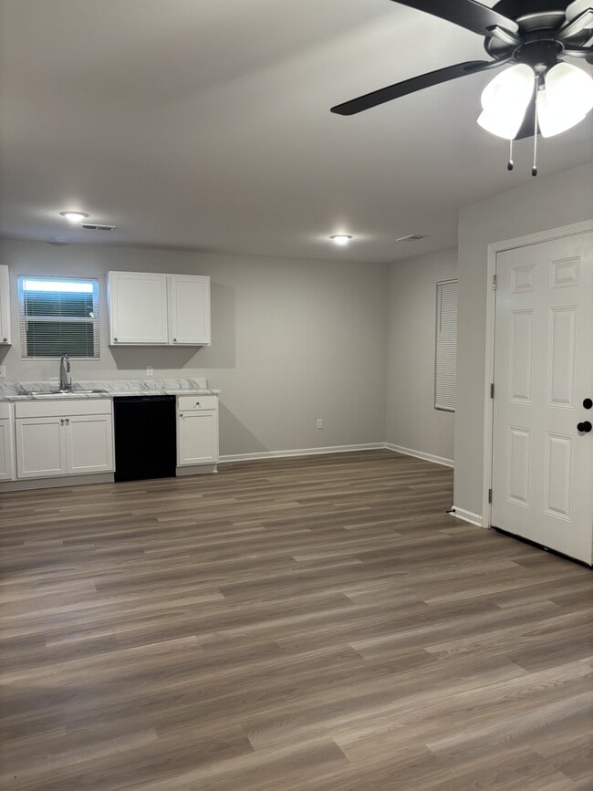 Foto del edificio - 3281 Madewell St