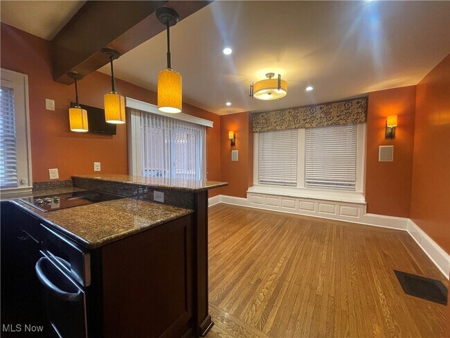 Foto del edificio - 1451 W 116th St