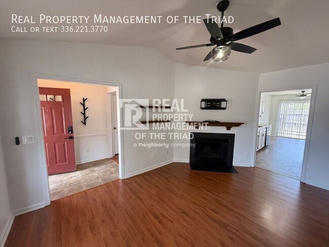 Foto del edificio - 814 Guilford College Rd