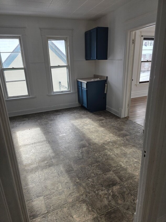 Primary Photo - 402 S Gardiner Ave