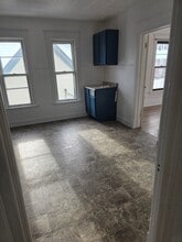 Building Photo - 402 S Gardiner Ave