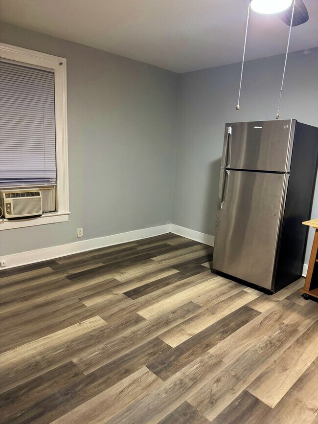 Foto del edificio - 318 W Hurlbut Ave