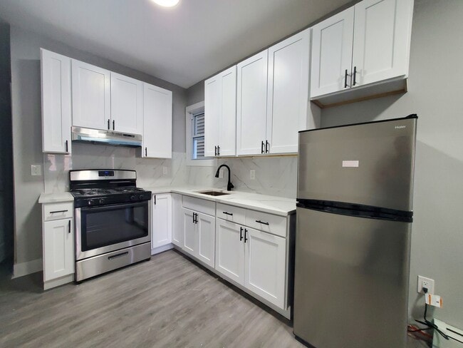 Building Photo - 302 Ege Ave