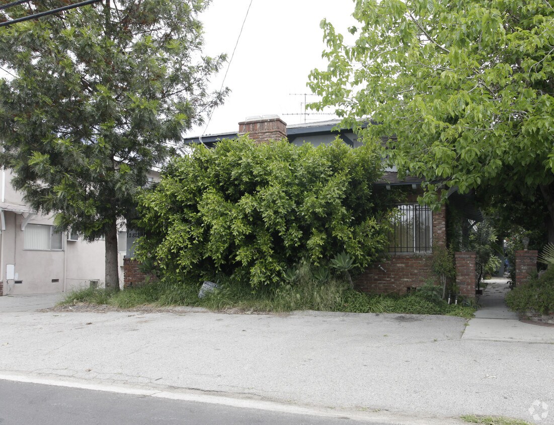 Building Photo - 12823 Kling St