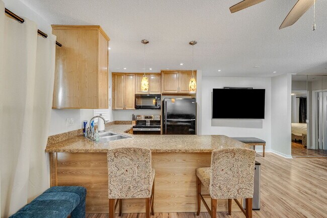 Foto del edificio - Updated 1 bedroom condo near the river!