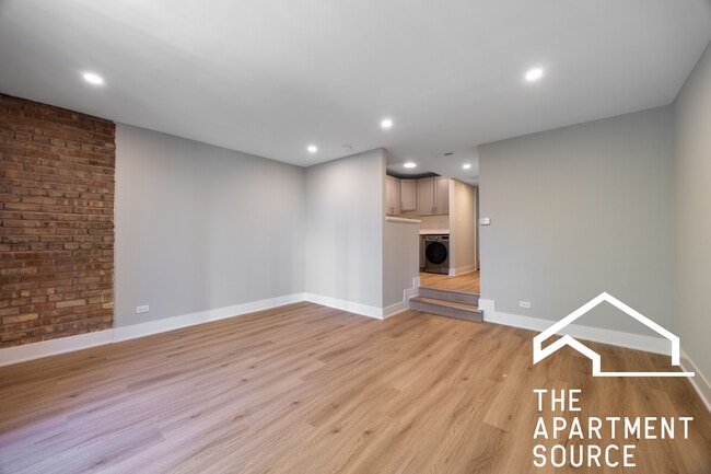 Building Photo - 1223 N La Salle Dr