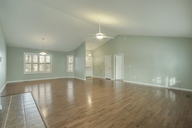 Foto del edificio - 131 Country Way Rd