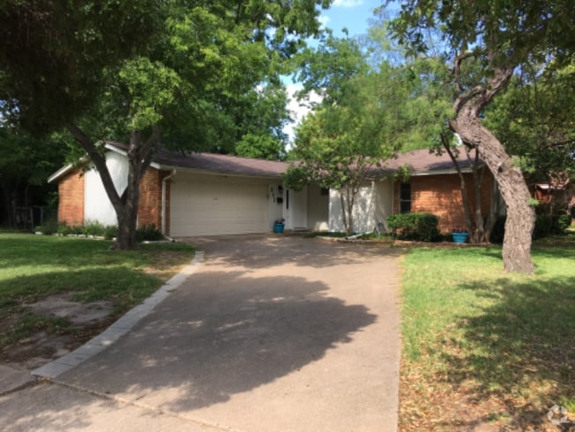 Building Photo - 211 Hanover Ln