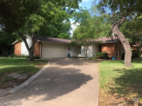 Building Photo - 211 Hanover Ln