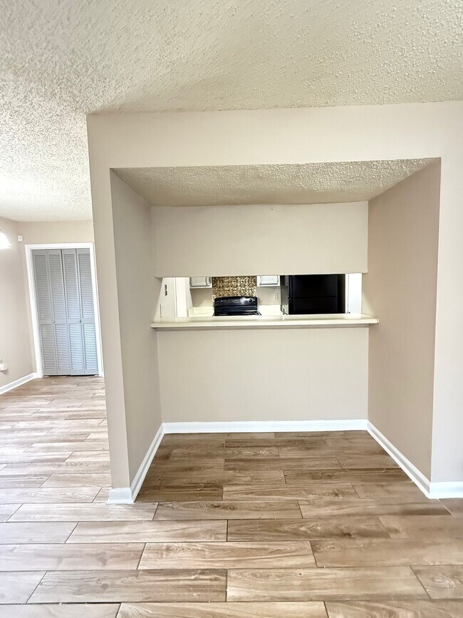 Building Photo - 155 Marilyn Dr