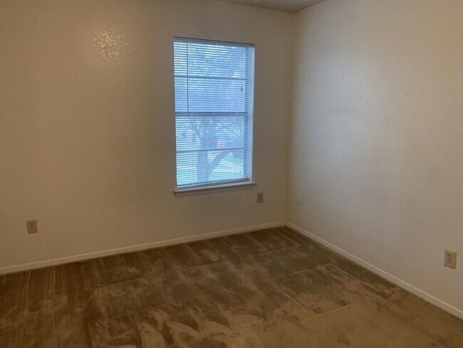 Building Photo - 4928 Diaz Ave