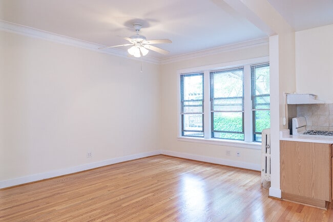 Living Room / Dining Room - 1261 W Loyola Ave