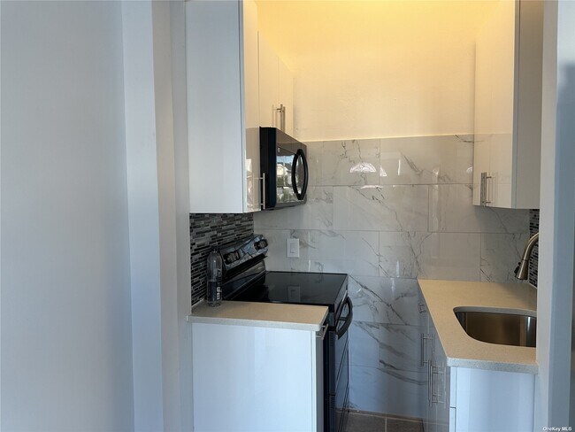 Foto del edificio - 9 Covert Ave