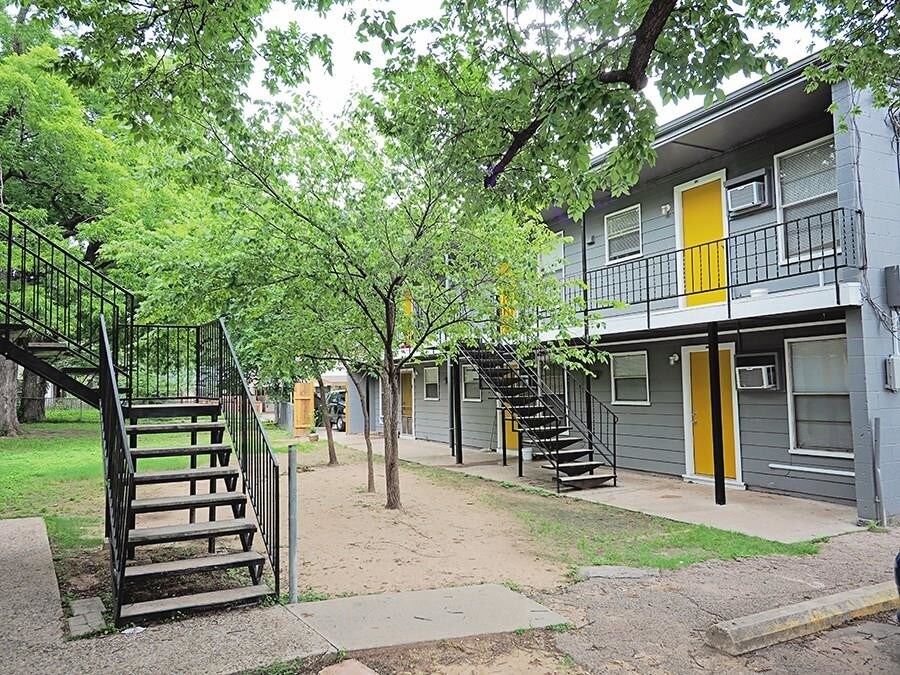 Foto del edificio - 903 Springdale Rd