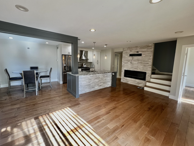 Foto del edificio - 8515 Winchester Dr