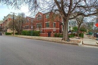 Building Photo - 712 W 21st St