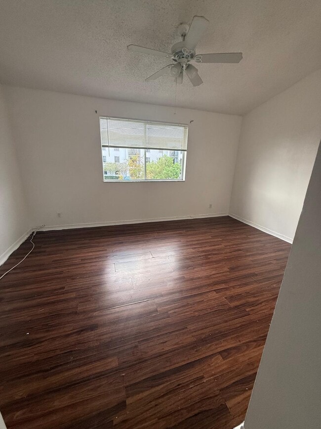 Foto del edificio - 21300 NE 8th Ct