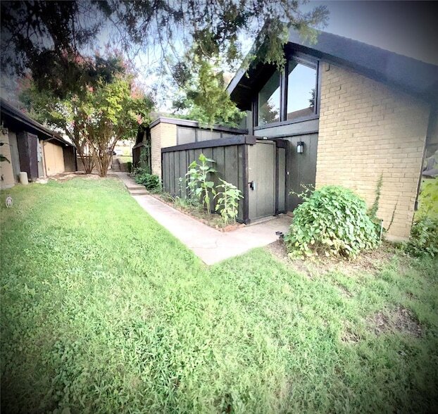 Foto del edificio - 4637 Country Creek Dr