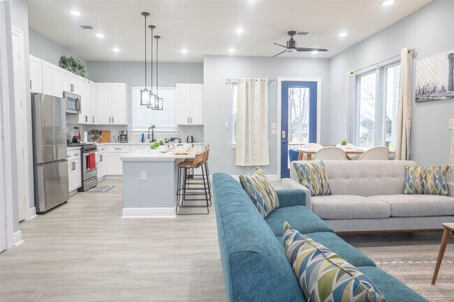 Foto del edificio - 2214 Des Chaumes St