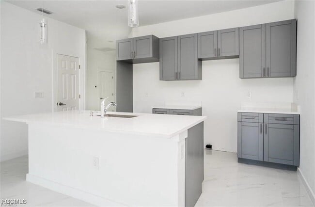 Foto del edificio - 2427 Mansfield Ave S