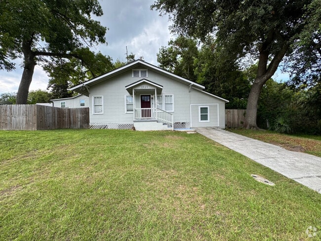 Building Photo - 2923 Rosselle St