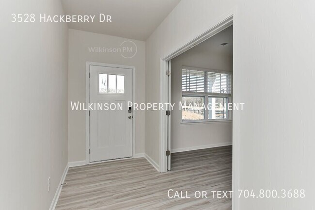 Building Photo - 3528 Hackberry Dr