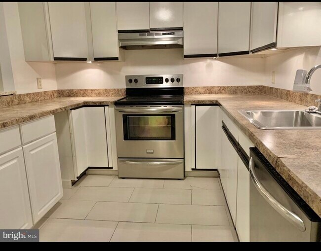 Foto del edificio - 1040 Deer Ridge Dr