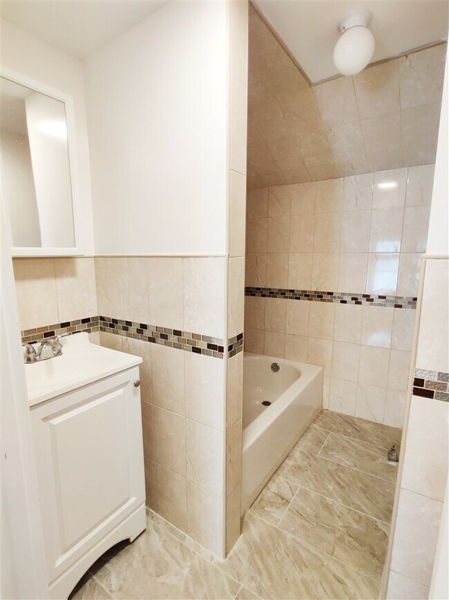 Foto del edificio - 57 Overlook Ave