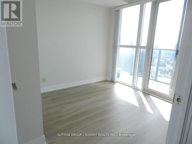 Building Photo - 60 Absolute Ave