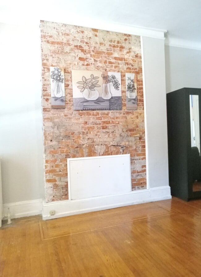 Building Photo - 827 S 48th St