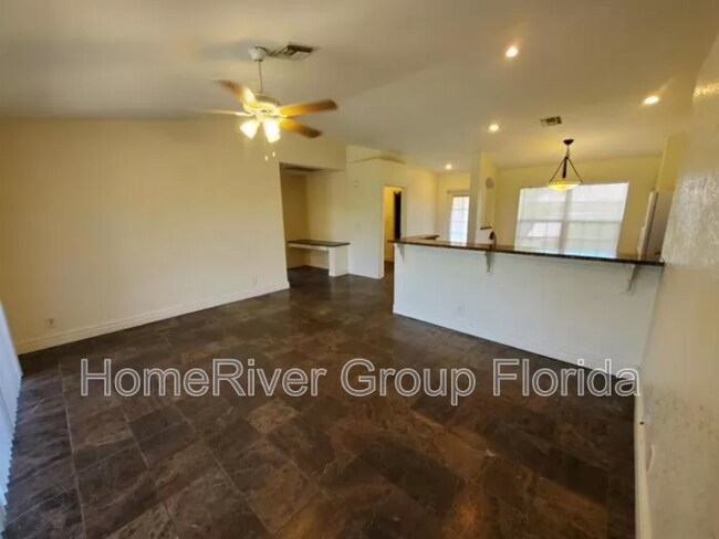 Foto del edificio - 4100 NE 15th Pl