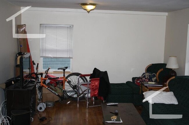 Building Photo - Nicely renovated 3 bed near Oak Square in Brighton.