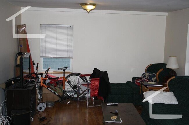 Foto del edificio - Nicely renovated 3 bed near Oak Square in Brighton.