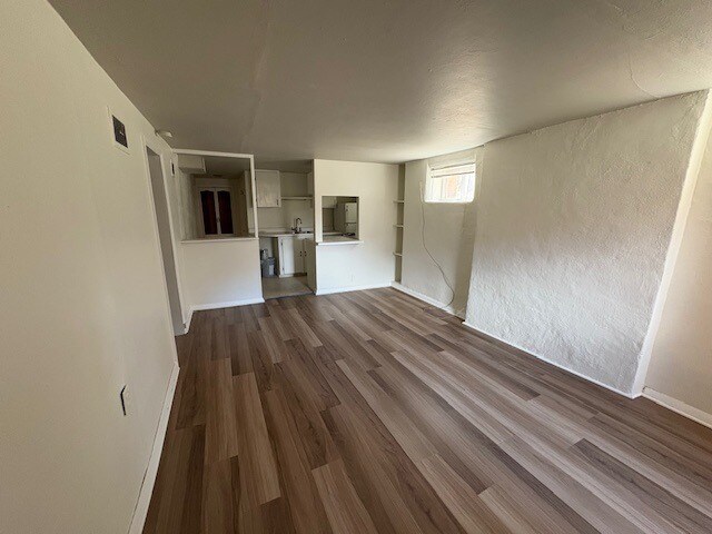 Building Photo - Charming 2 Bed, 1 Bath Lower Level Unit wi...